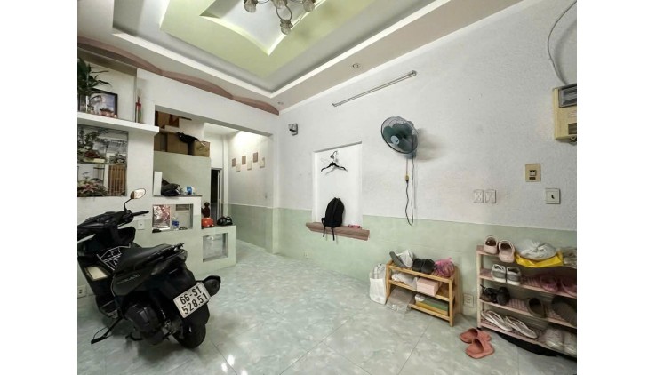 Chỉ 4.2 TỶ TL! 42M², 2Tầng /3pn, HẺM XE HƠI, Lê Văn Thọ Gò Vấp!